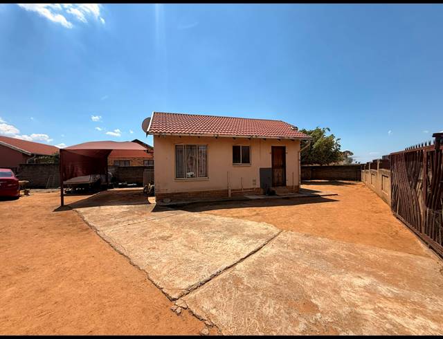2 BEDROOM HOUSE FOR SALE IN TLHABANE WEST